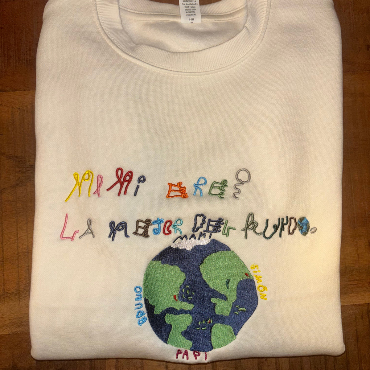 Sudadera personalizada con dibujo infantil bordado