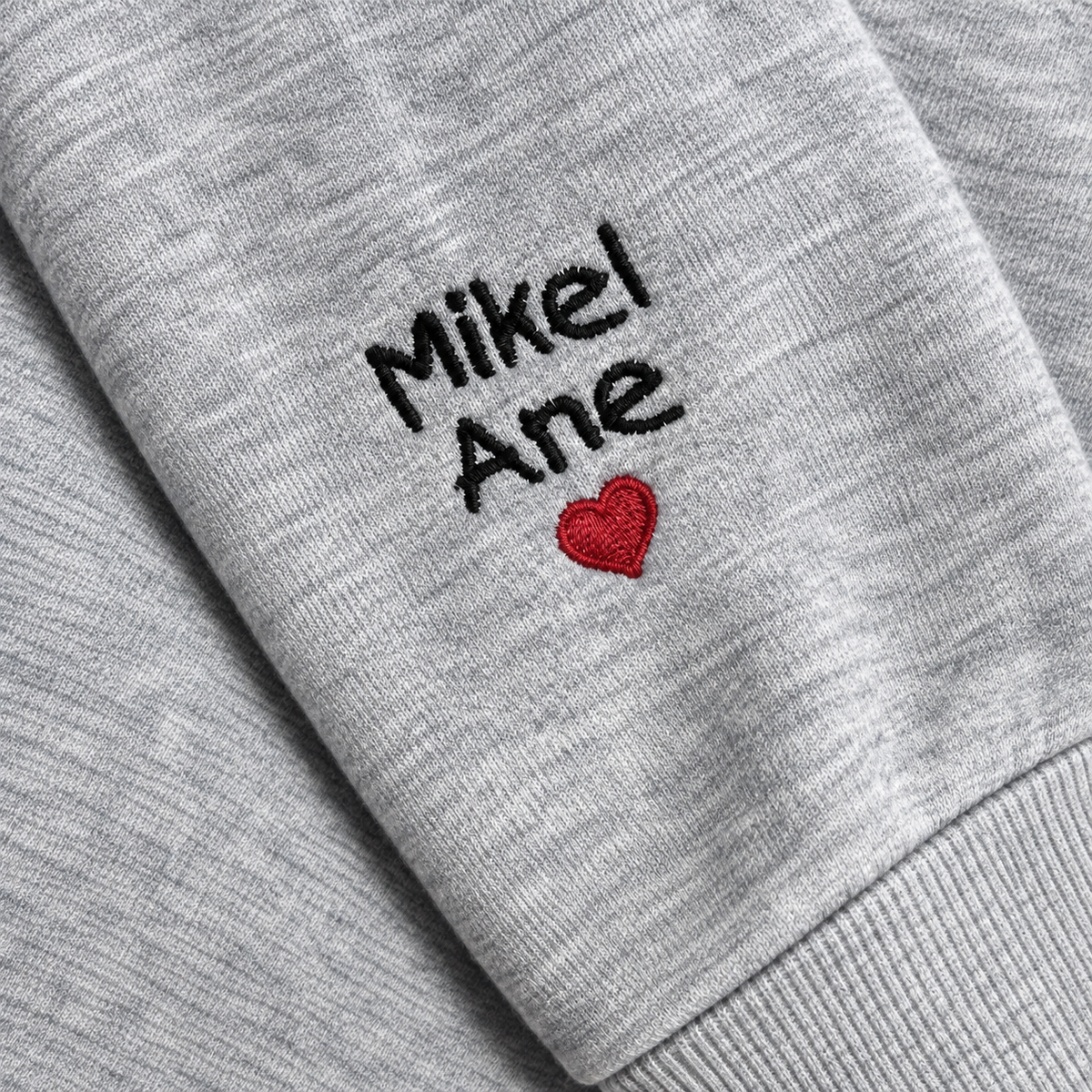 Sudadera personalizada con foto bordada en contorno